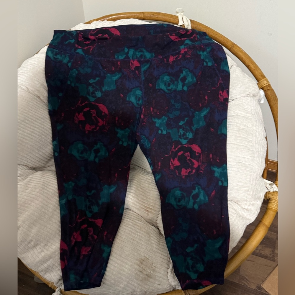 SIZE 38/40 - LIVI Active Multicolor Leggings